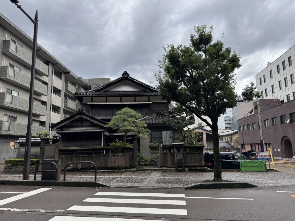 Unserer eigener Shrine in deer Nachbarschafr